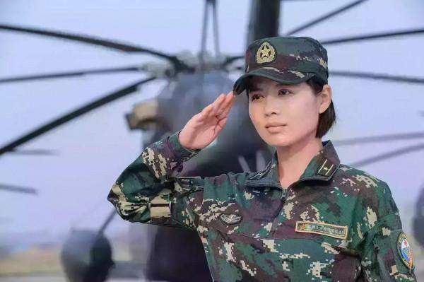 濃妝豔抹就別演軍人了!這8位女星告訴你,什麼才是颯爽英姿 濃妝豔抹就別演軍人了!這8位女星告訴你,什麼才是颯爽英姿