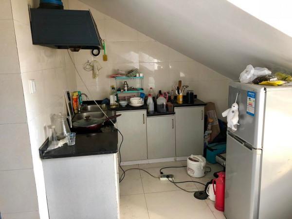 賣房還能賣一半？買頂樓二手房，閣樓歸原業主所有，這算怎麼回事