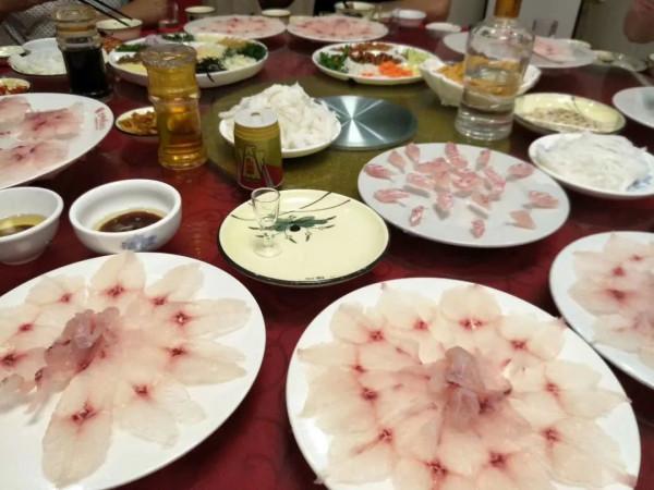 17歲少女食用生食腸道佈滿寄生蟲,為啥最好不吃生食?2個危害 17歲少女食用生食腸道佈滿寄生蟲,為啥最好不吃生食?2個危害