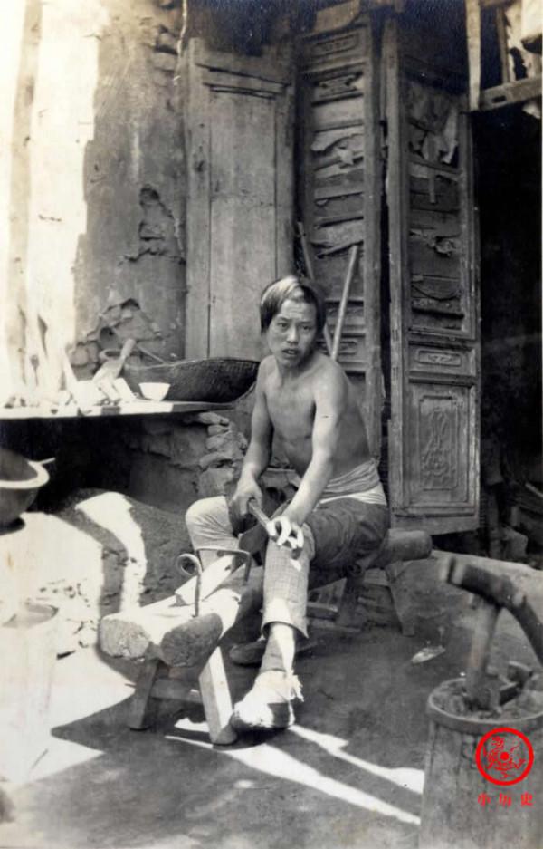 老照片:清末民初的北京,闊人提籠架鳥,窮人衣不蔽體 老照片:清末民初的北京,闊人提籠架鳥,窮人衣不蔽體