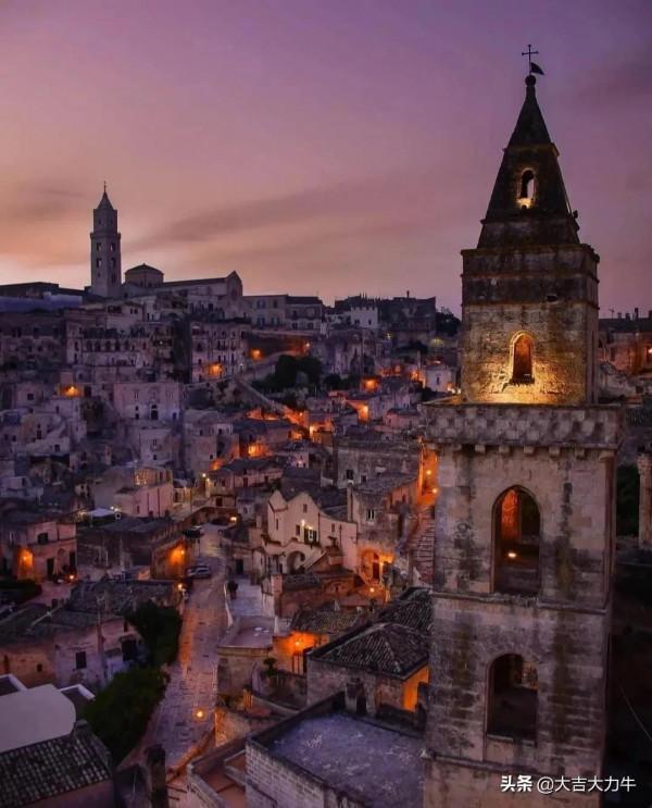 義大利馬泰拉—007取景地，神秘的岩石之城