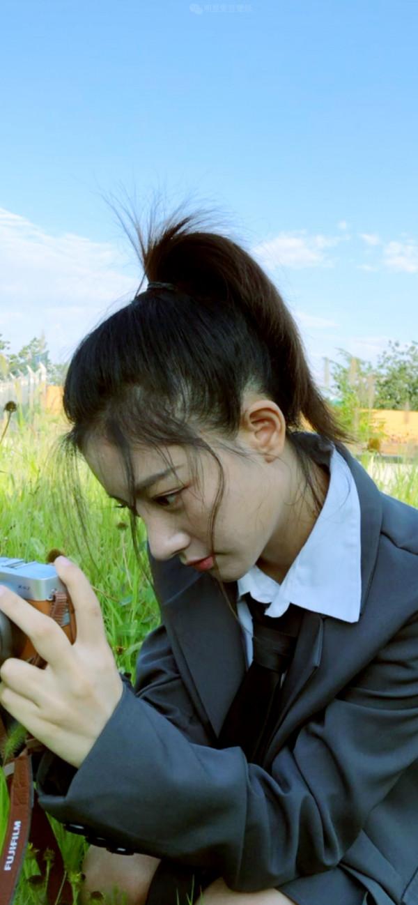 朱麗嵐桌布｜淡雅妝容 青春感十足