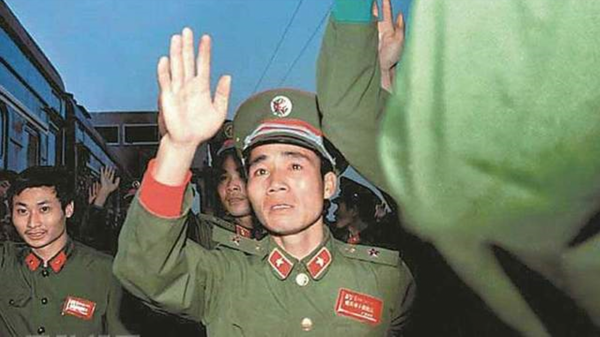1985年百萬大裁軍,很多部隊領導不服氣,鄧小平:頭頭不通調頭頭 1985年百萬大裁軍,很多部隊領導不服氣,鄧小平:頭頭不通調頭頭