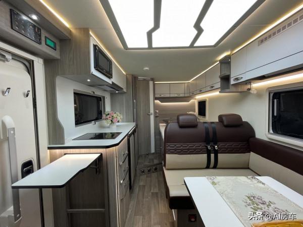 實拍羅曼特斯高配版智慧房車,高顏值+全鋁車身,動力強帶1千鋰電 實拍羅曼特斯高配版智慧房車,高顏值+全鋁車身,動力強帶1千鋰電