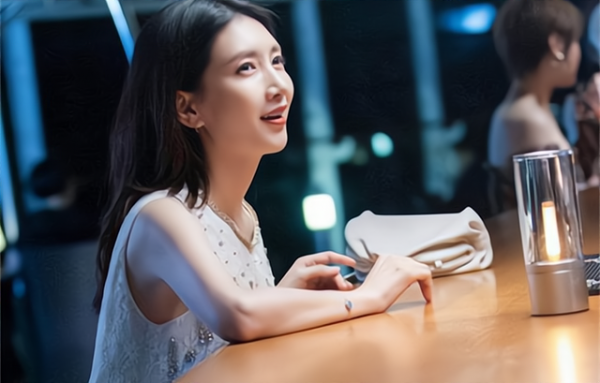 閨蜜借8千沒還，她結婚我沒隨禮，我結婚開啟她的紅包，友情結束