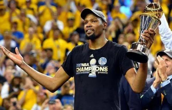 NBA新規觸發“諸神黃昏”——聯盟終於開始向“偽巨星”們開刀了 NBA新規觸發“諸神黃昏”——聯盟終於開始向“偽巨星”們開刀了