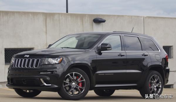 曾經的&OpenCurlyDoubleQuote;最速SUV&rdquo;，這輛6&period;4排量的JEEP大切諾基，還值45萬嗎？