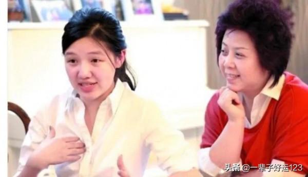 美娟的女兒沈寺良開始主持節目了,原來她還是曹可凡的徒弟 美娟的女兒沈寺良開始主持節目了,原來她還是曹可凡的徒弟