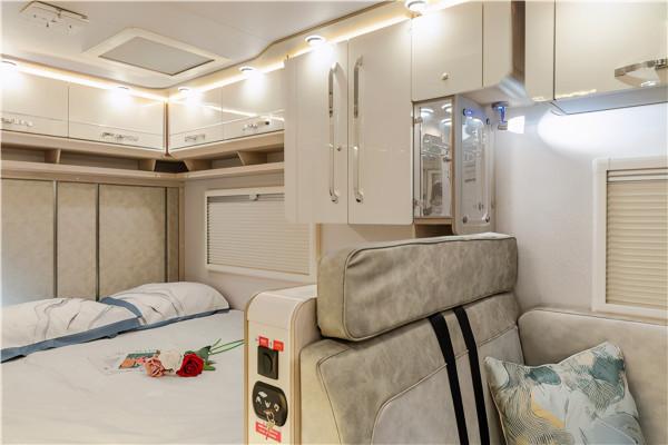 亞特尊致S5依維柯T型房車,最新款內飾驚豔乾溼分離衛生間 亞特尊致S5依維柯T型房車,最新款內飾驚豔乾溼分離衛生間