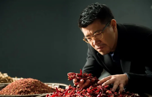 靠一盤毛肚年入18億，巴奴憑何“攪動”火鍋局？