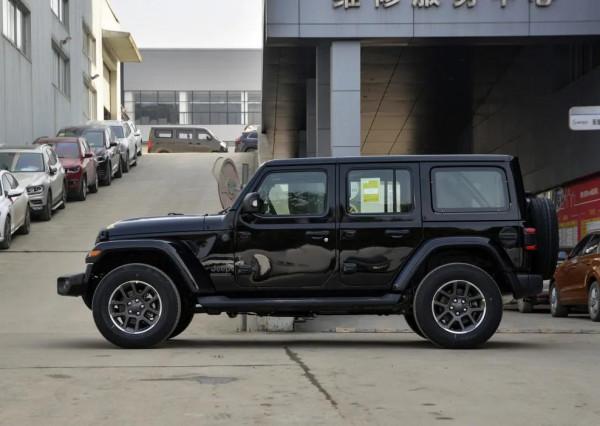 硬派越野也玩智慧化,22款路虎衛士110、牧馬人該選誰? 硬派越野也玩智慧化,22款路虎衛士110、牧馬人該選誰?