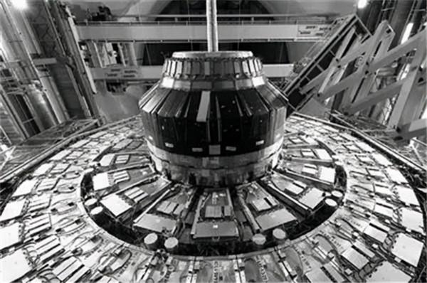 楊振寧為什麼寧願和中科院有分歧，也一定要反對中國建大型對撞機