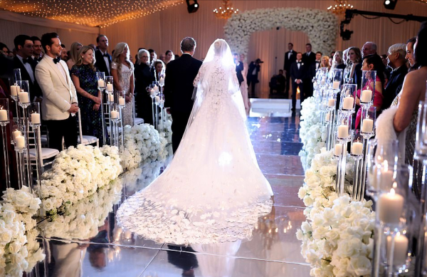 40歲希爾頓的世紀婚禮讓人開眼界!換了4套婚紗太奢華,美如公主 40歲希爾頓的世紀婚禮讓人開眼界!換了4套婚紗太奢華,美如公主