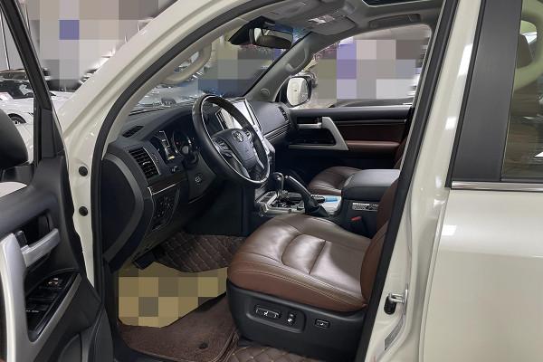 兩萬公里的酷路澤全車原版你信嗎？車商：隨便看，有補漆車送給你