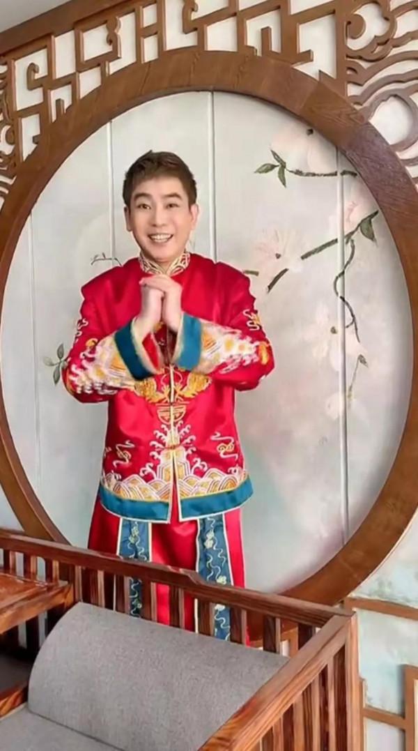 《外來媳婦本地郎》拍復古時裝全家福,康伯康嬸又回來了 《外來媳婦本地郎》拍復古時裝全家福,康伯康嬸又回來了