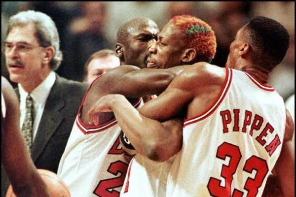 美媒列出了NBA歷史上最荒謬的十次罰款，詹姆斯踢水瓶被罰