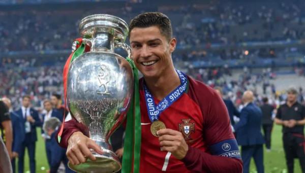 歷屆世界足球先生得主——英國《世界足球》雜誌評選