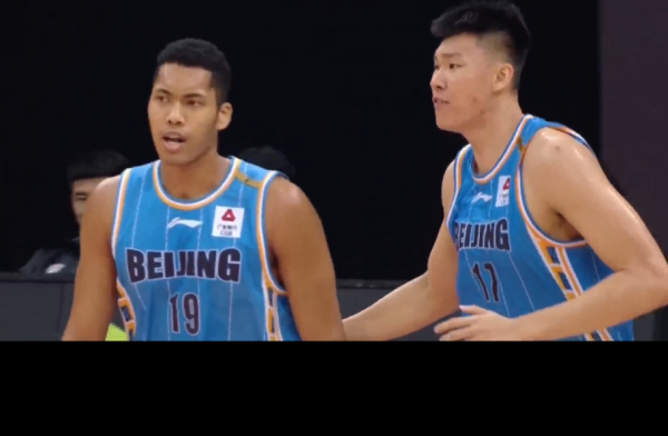 李春江親手率隊教訓首鋼，王哲林三分手感滾燙，一臉陽光燦爛