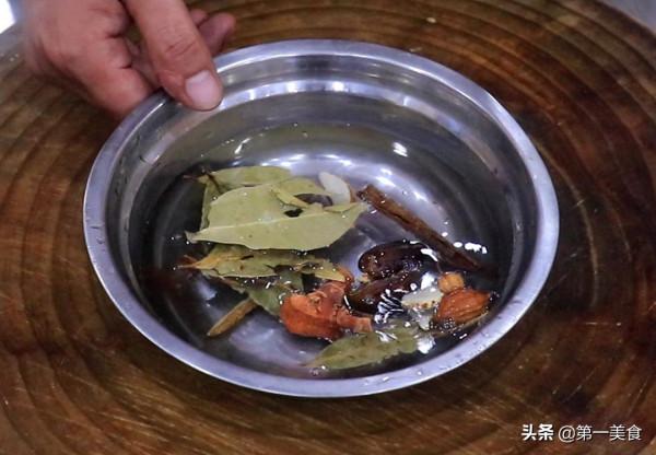 想吃鹽水鴨自己在家就能做，皮脆肉嫩，鹹香入味，做法其實很簡單