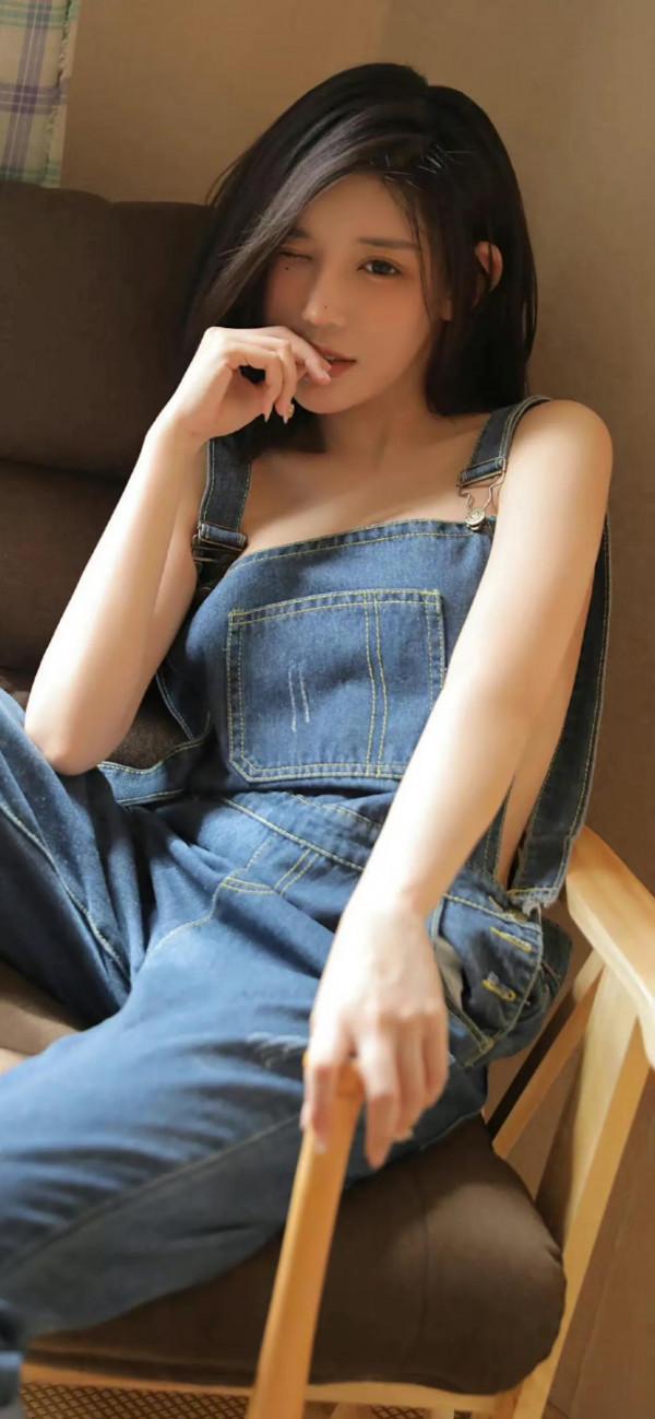 如今的神仙姐姐劉亦菲，少了一絲仙氣，但多了一絲熟女魅力