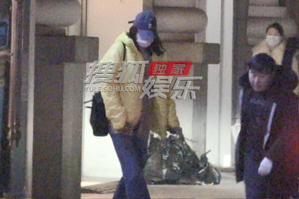 獨家：袁姍姍現身醫美中心！穿搭時髦舒適又高又瘦