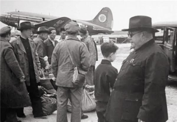 馬鴻逵外逃美國,用飛機帶走7.5噸黃金,臨終前喃喃細語:想回家 馬鴻逵外逃美國,用飛機帶走7.5噸黃金,臨終前喃喃細語:想回家