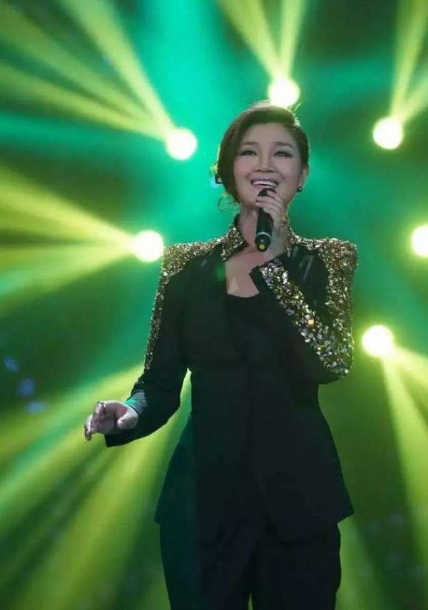 降央卓瑪：嫁普通老公，給5個兄弟買車，被婆婆當親女兒疼愛