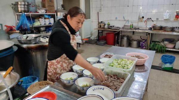 旅行洛陽，遇到美味牛肉湯，10塊錢2人吃飽，簡直就是福利餐