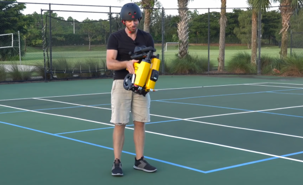 美國小夥買中國迷你電車,本來不相信質量,試駕後想轉行做代駕 美國小夥買中國迷你電車,本來不相信質量,試駕後想轉行做代駕