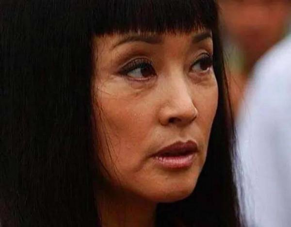 美顏中的凍齡女神,現實版的小老太太,賣萌裝嫩,一樣也不少折騰 美顏中的凍齡女神,現實版的小老太太,賣萌裝嫩,一樣也不少折騰