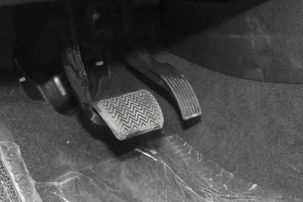 宋Pro等紅綠燈起步轉速過高怎麼辦？