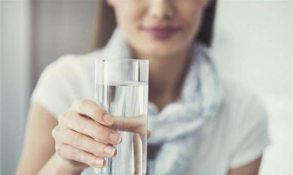 喝水時，一半熱水兌一半冷水，對身體有什麼影響？一起來了解一下