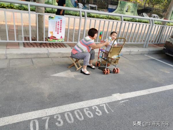 中秋國慶又不回去了！看到年邁的父母和牙牙學語的孩子，我哭了