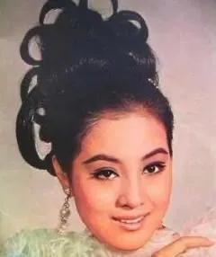 “最強正室”何莉莉:隱忍43年,鬥贏小三,熬死老公,坐擁70億 “最強正室”何莉莉:隱忍43年,鬥贏小三,熬死老公,坐擁70億