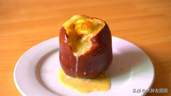 復刻！櫻桃小丸子裡的烤蘋果，一模一樣，一勺挖開，口水止不住了