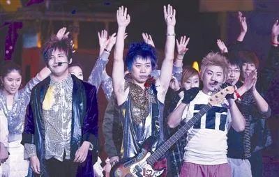 “從紅極一時到落魄”7個組合，有人街頭又擺攤，有人瘦到剩100斤