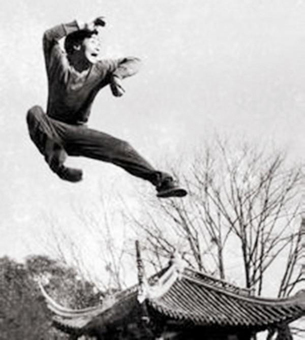 “南猴王”六齡童的葬禮：唐僧送最後一程，上千群眾道別