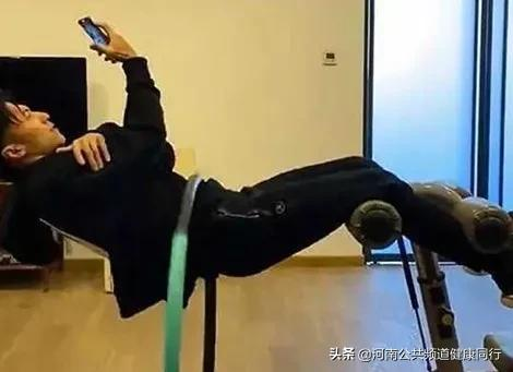 謝霆鋒這個動作刷屏，多個社交平臺“跟風”挑戰，醫生緊急提醒