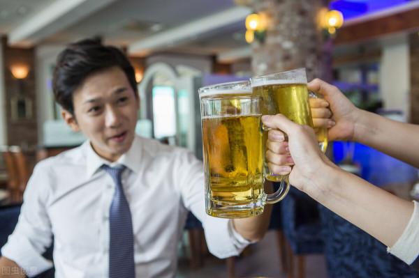 “宿醉”不是簡單喝多了，10種加速“清醒”的食物避免更大問題