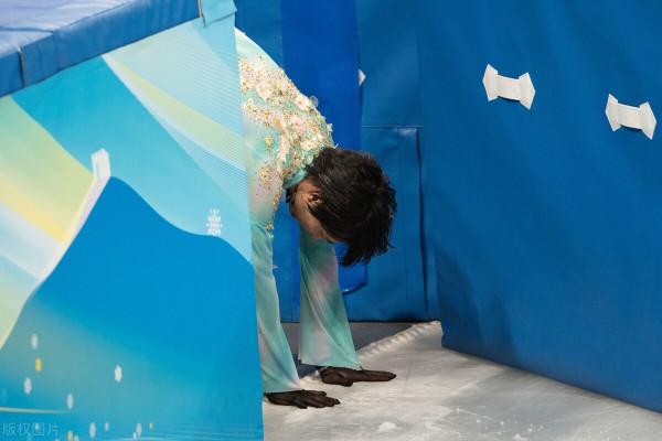 你知道你滑冰的冰場是多少度麼？運動員穿那麼少真的不冷麼