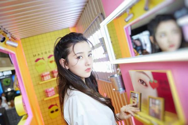 青年演員宋祖兒，恬靜可愛