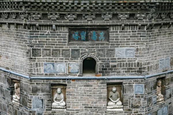 湖北荊州有一神秘寶塔，下陷7.29米，是全國僅有的“地下寶塔”