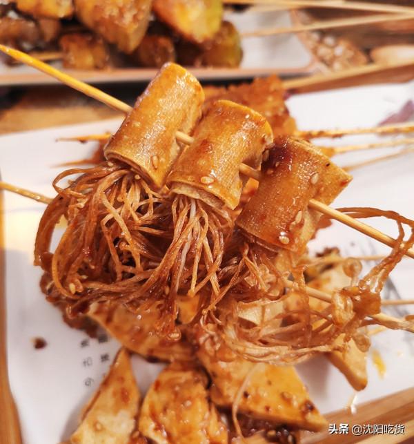 從環境餐具炸串主食上並沒有懷舊感覺，為啥叫懷舊炸串