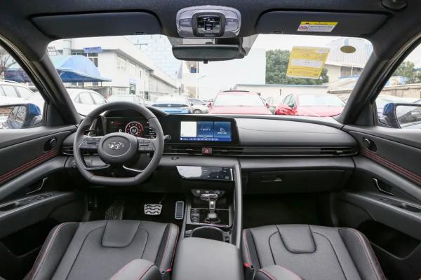 有顏有料，十萬級合資車型首選，到店體驗第七代伊蘭特