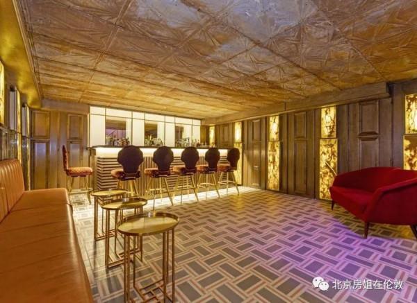 Madness樂隊主唱Suggs前住宅要價£1,950,000,附帶一個鍍金酒吧 Madness樂隊主唱Suggs前住宅要價£1,950,000,附帶一個鍍金酒吧