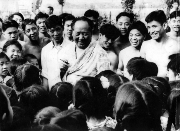 “主席頭”如何產生?錢水桃為毛主席理完髮,主席:好像年輕10歲 “主席頭”如何產生?錢水桃為毛主席理完髮,主席:好像年輕10歲