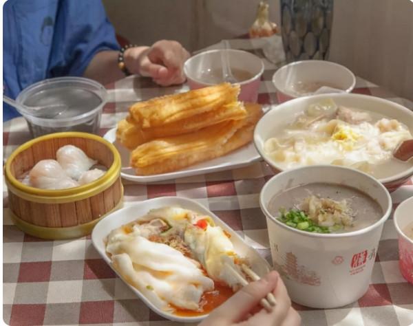 吃早餐時不僅要少喝大米粥，醫生建議：這3種食物也要少吃