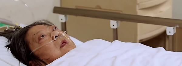 76歲老人心臟停跳半小時，搶救即將無效，2歲小孫子的話喚醒奶奶