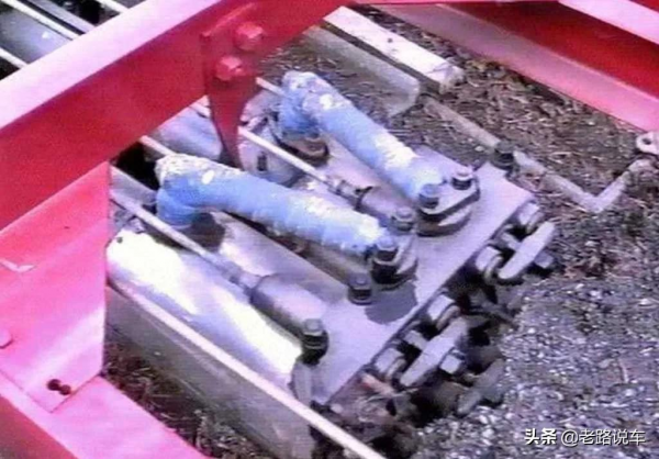 英國蒸汽動力的最後倔強 駕駛室裡帶個大鍋爐的哨兵卡車