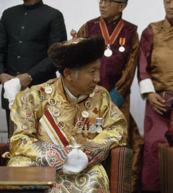 被印度強吞後的錫金：到處都是印度人，國王流亡美國，王后改嫁